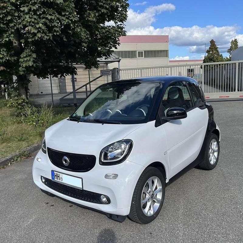 Weiß Gebraucht 2016 Smart ForTwo Coupé Coupé | 10.250 € (Teuer) - Bild 1/4