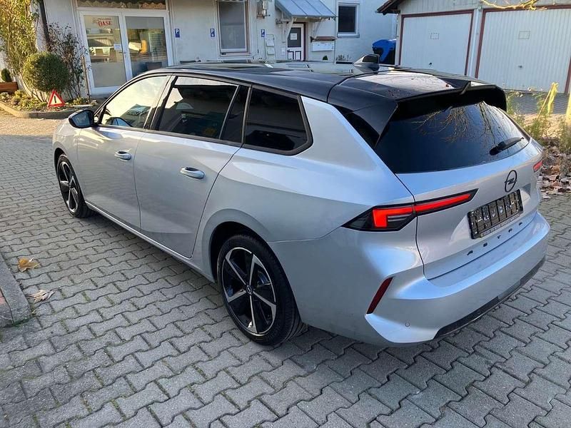 Neu Opel Astra 131 PS (96 kW) 2025 Silber Kombi