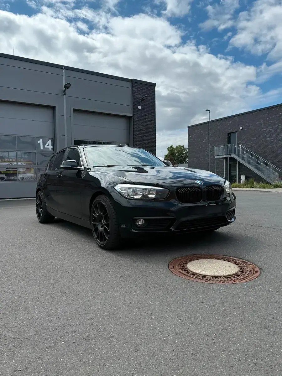 Gebraucht BMW 116 Advantage 109 PS (80 kW) 2016 Schwarz Kleinwagen