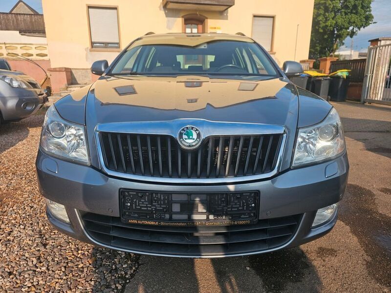 Grau Gebraucht 2013 Skoda Octavia Ambition Kombi | 4.900 € (Guter Preis) - Bild 1/4