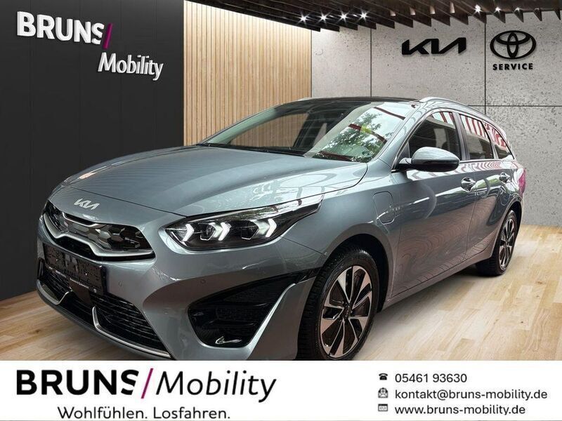 Lunarsilber Gebraucht 2024 Kia Ceed Sportswagon Spirit Kombi | 24.990 € (Guter Preis) - Bild 1/4