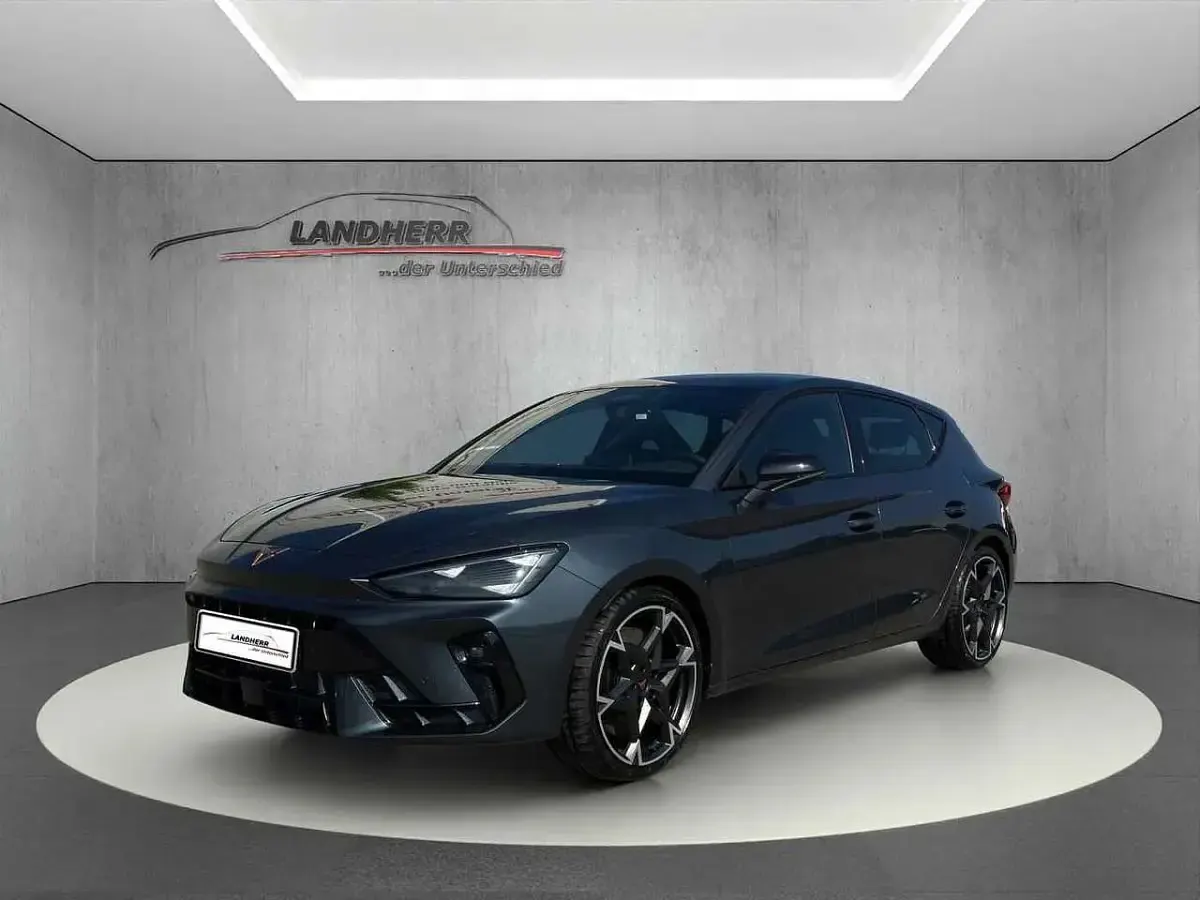 Neu Cupra Leon 300 PS (220 kW) 2026 Grau Limousine