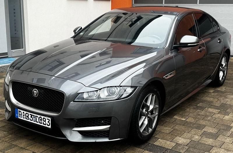 Weiß Gebraucht 2017 Jaguar XF R-Sport Limousine | 12.400 € (Superpreis) - Bild 1/4