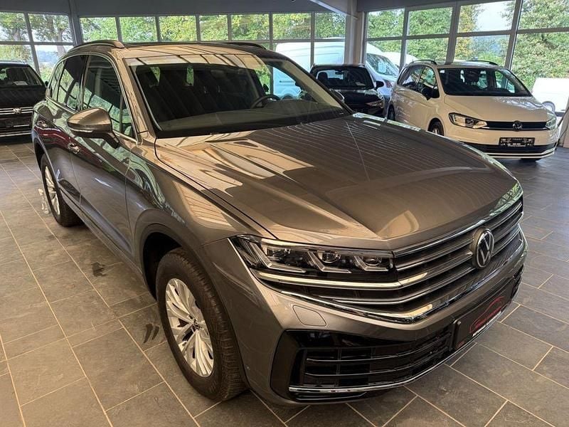 Gebraucht VW Touareg Elegance 231 PS (169 kW) 2025 Grau SUV