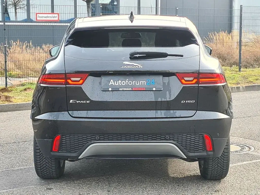 Używany Jaguar E-Pace Basis 150 KM (110 kW) 2020 Czarny SUV