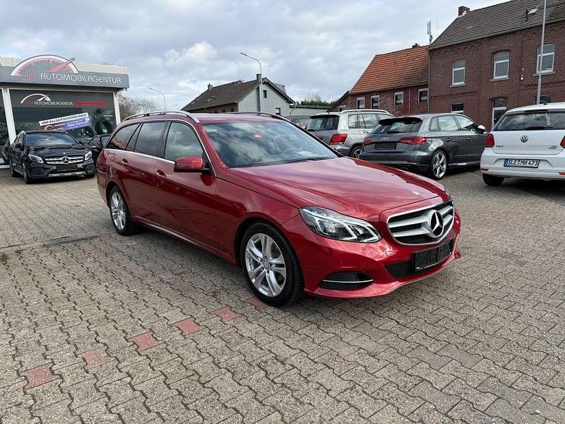 Gebraucht Mercedes E220 Avantgarde 170 PS (125 kW) 2015 Rot Kombi