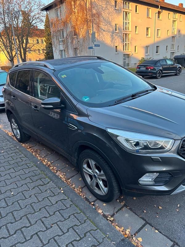 Gebraucht Ford Kuga 150 PS (110 kW) 2019 Grau SUV