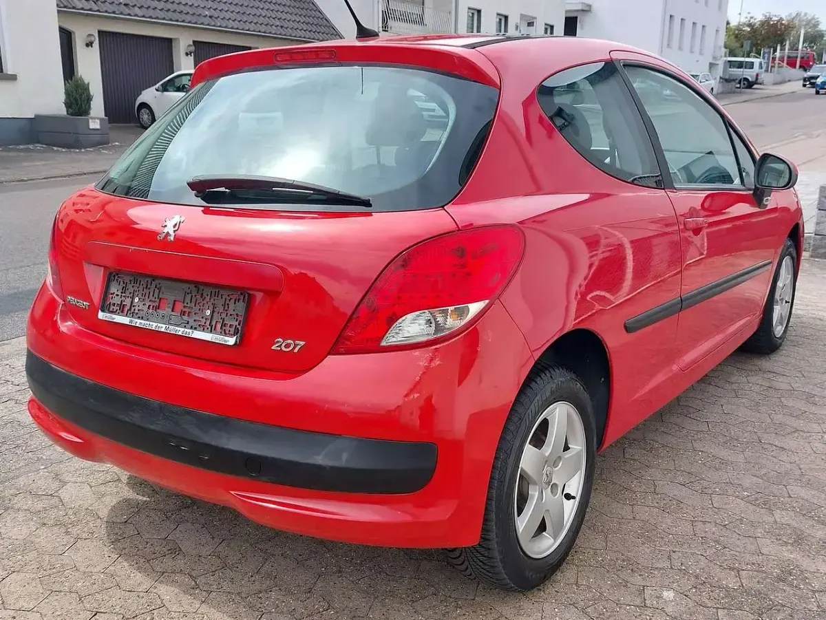 Gebraucht Peugeot 207 73 PS (53 kW) 2011 Rot Kleinwagen