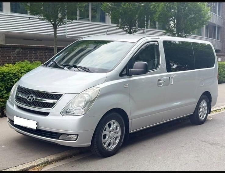 Grau Gebraucht 2009 Hyundai H-1 Van / Kleinbus | 7.500 € - Bild 1/4
