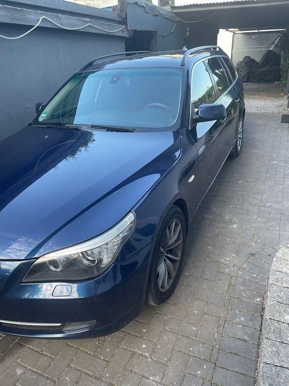 Gebraucht BMW 520 Lifestyle 177 PS (130 kW) 2009 Blau Kombi