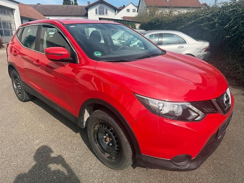 Gebraucht Nissan Qashqai 116 PS (85 kW) 2017 Rot SUV