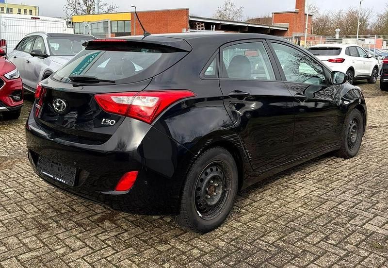 Gebraucht Hyundai i30 99 PS (72 kW) 2014 Schwarz Limousine