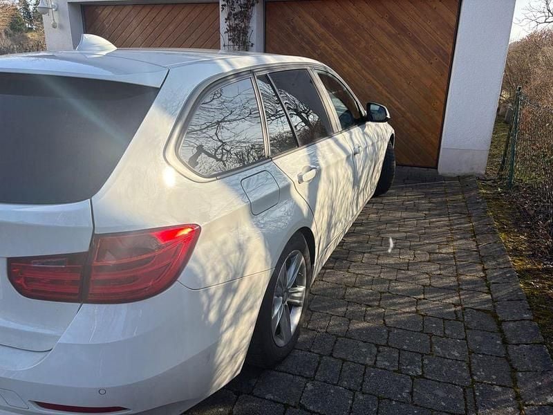 Second-hand BMW 318 143 CP (105 kW) 2014 Negru Break