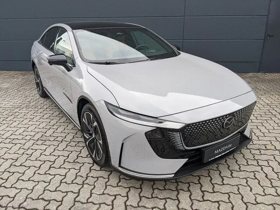 Neu Mazda 6e Takumi-Line 189 kW (258 PS) 2026 Grau Limousine