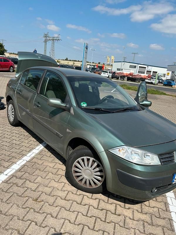 Grün Gebraucht 2004 Renault Mégane II Limousine | 1.500 € (Fairer Preis) - Bild 1/4