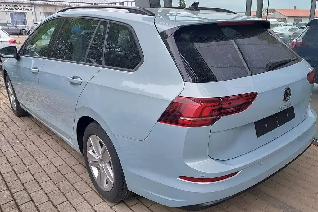 Neu VW Golf VIII Life 150 PS (110 kW) 2026 Crystal iceblue Kombi