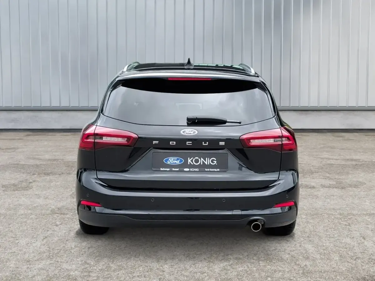 Gebraucht Ford Focus Titanium 125 PS (91 kW) 2024 Schwarz Kombi