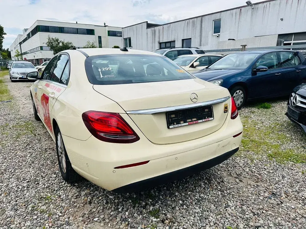 Gebraucht Mercedes E200 150 PS (110 kW) 2019 Gelb Limousine