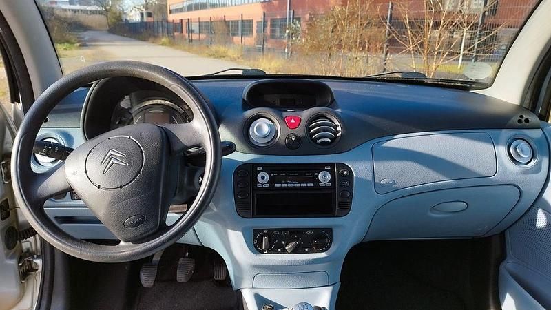 Gebraucht Citroën C3 73 PS (53 kW) 2003 Silber Limousine