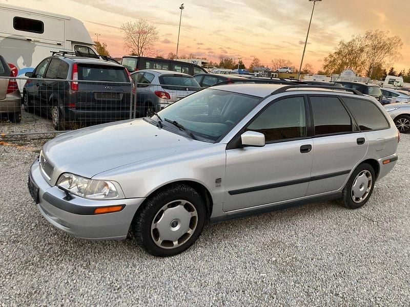 Silber Gebraucht 2000 Volvo V40 Kombi | 650 € (Fairer Preis) - Bild 1/4