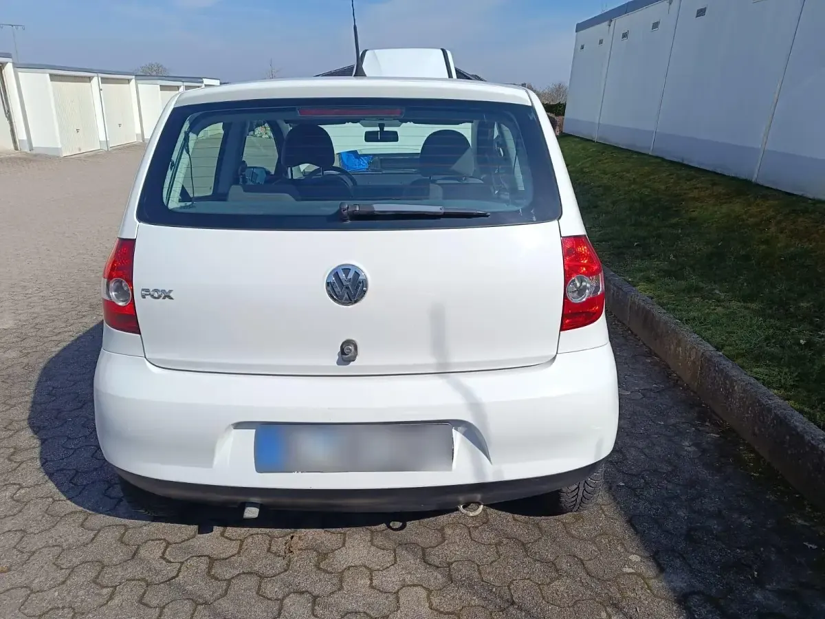 Gebraucht VW Fox 65 PS (47 kW) 2011 Weiß Kleinwagen