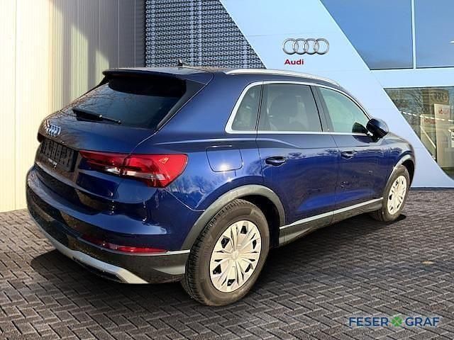 Gebraucht Audi Q3 Ambiente 150 PS (110 kW) 2023 Navarrablau metallic SUV