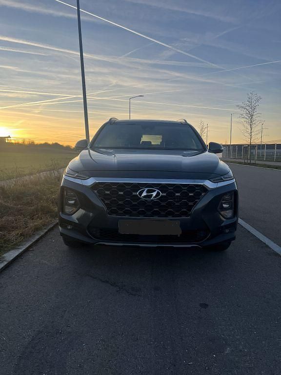 Gebraucht 2019 Hyundai Santa Fe Premium SUV | 31.000 € (Teuer) - Bild 1/4
