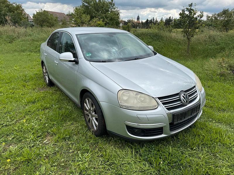 Silber Gebraucht 2007 VW Jetta Comfortline Limousine | 2.699 € (Fairer Preis) - Bild 1/4
