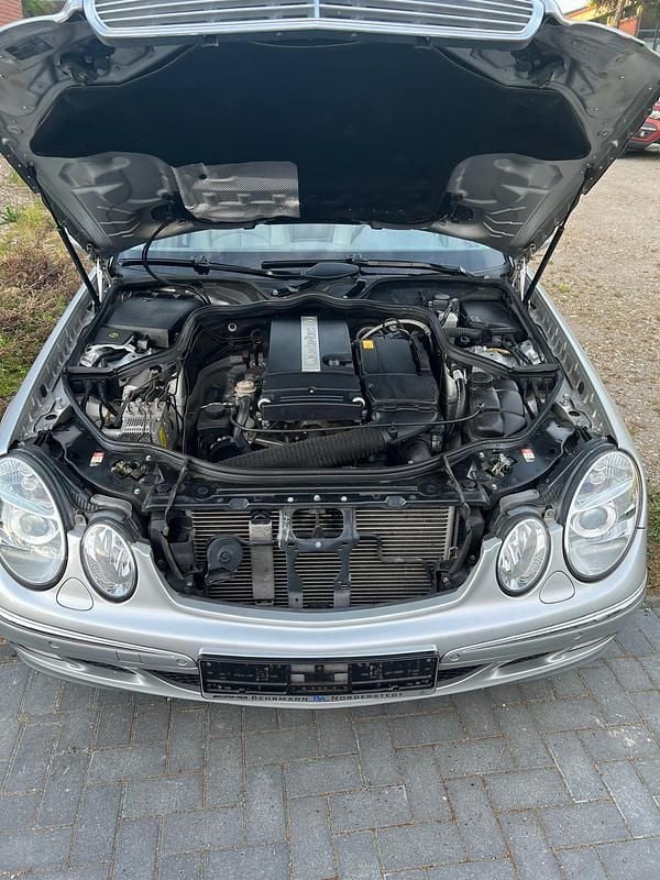 Second-hand Mercedes E200 163 CP (119 kW) 2003 Argintiu Berlinǎ