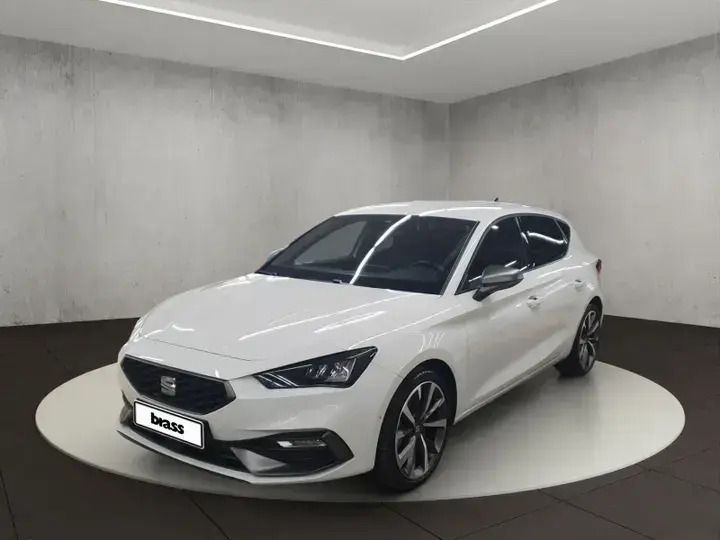 Nevada weiß metallic Gebraucht 2022 Seat Leon FR Limousine | 21.950 € (Fairer Preis) - Bild 1/4