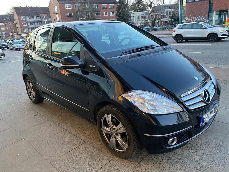 Gebraucht Mercedes A180 109 PS (80 kW) 2010 Schwarz Limousine