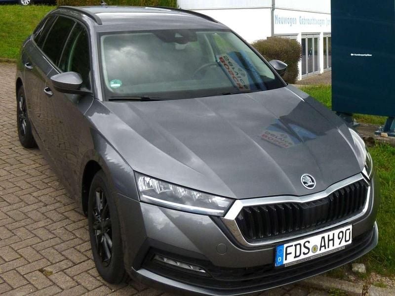Graphite grau metallic Gebraucht 2024 Skoda Octavia Ambition Kombi | 28.500 € (Guter Preis) - Bild 1/4