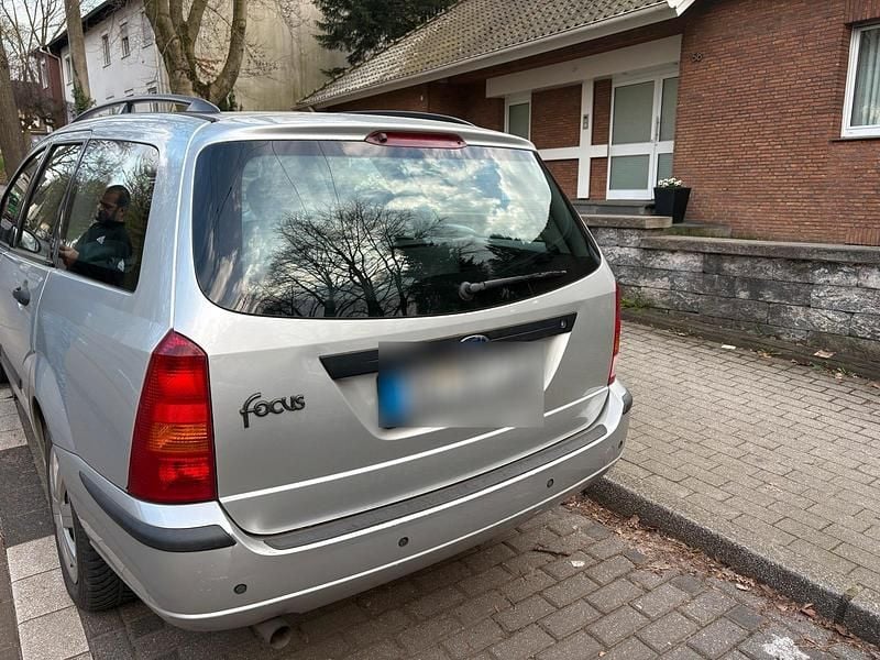 Gebraucht Ford Focus 100 PS (73 kW) 2002 Silber Kombi
