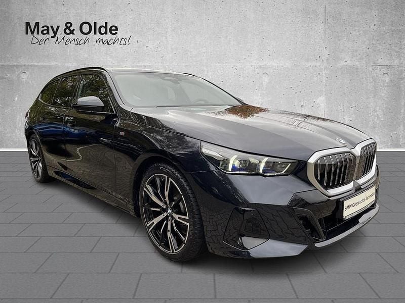 Gebraucht BMW 520 Performance 190 PS (139 kW) 2025 Carbonschwarz metallic Kombi