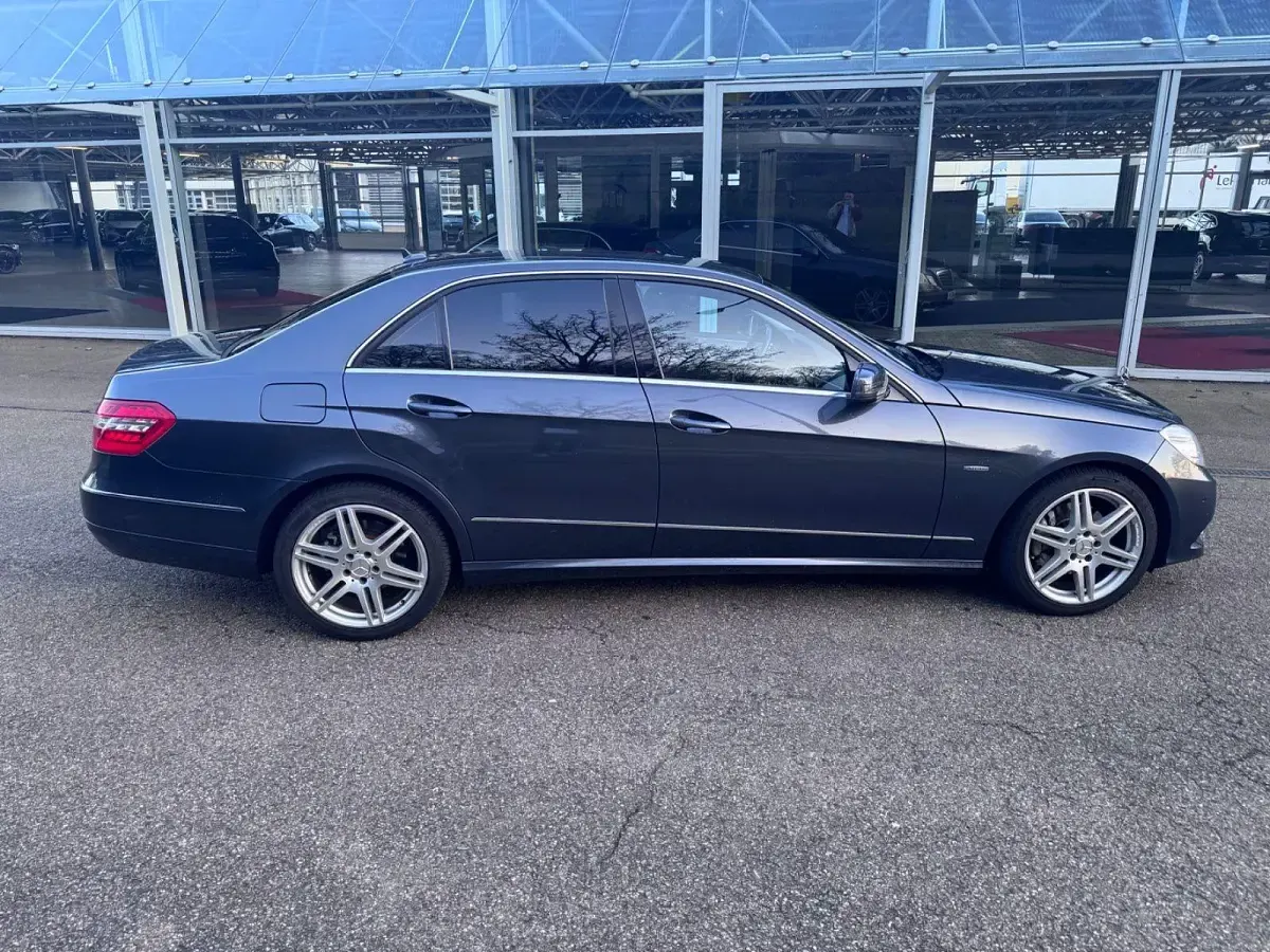 Gebraucht Mercedes E250 Avantgarde 204 PS (150 kW) 2009 Grau Limousine