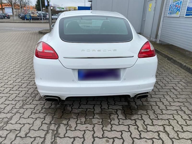 Gebraucht Porsche Panamera 300 PS (220 kW) 2011 Weiß Kleinwagen