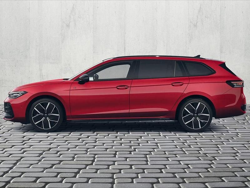 Gebraucht VW Passat R-line 193 PS (141 kW) 2025 Chilirot metallic Kombi