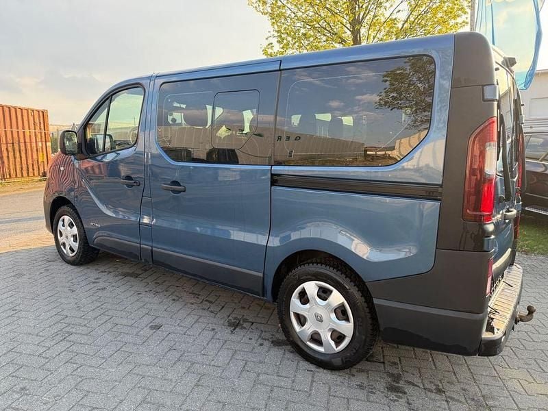 Usado Renault Trafic Expression 145 HP (106 kW) 2017 Azul Monovolume