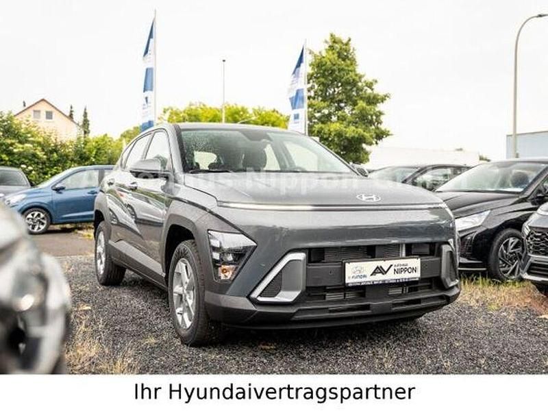 Ecotronic gray / mic Neu 2025 Hyundai Kona Select SUV | 25.985 € (Fairer Preis) - Bild 1/4