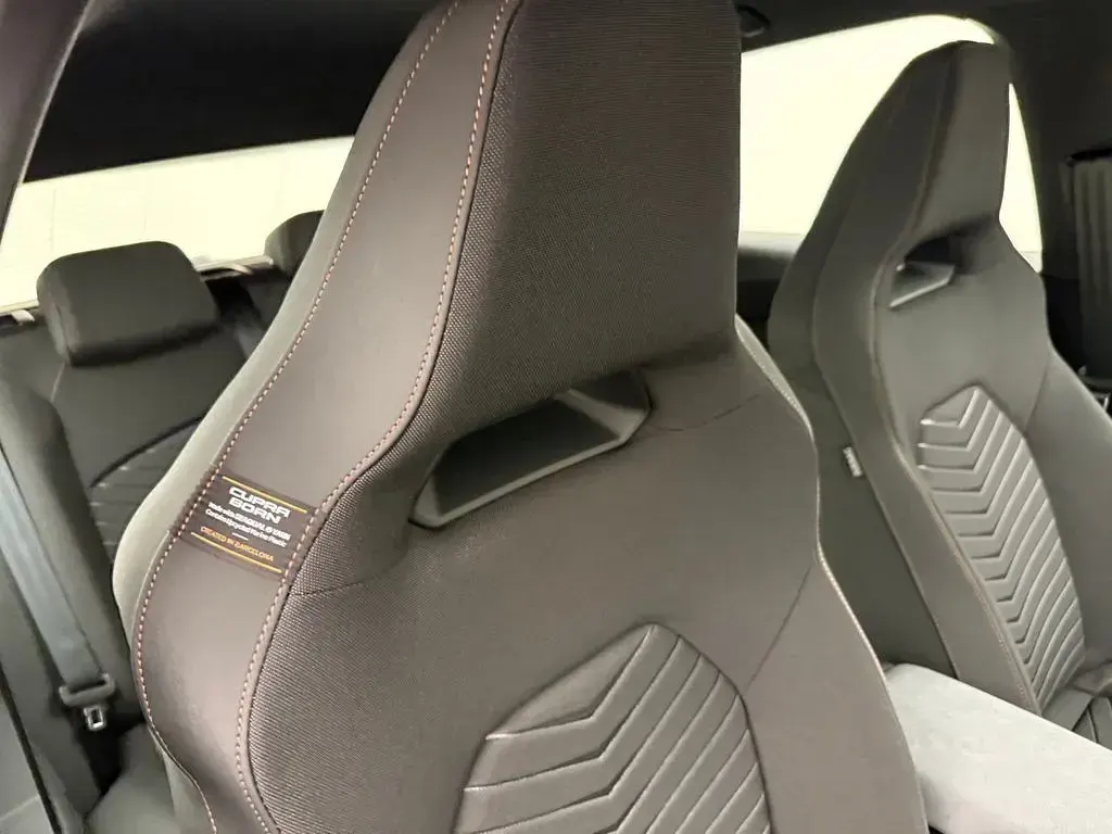 Gebraucht Cupra Born 169 kW (231 PS) 2026 Silber Kleinwagen