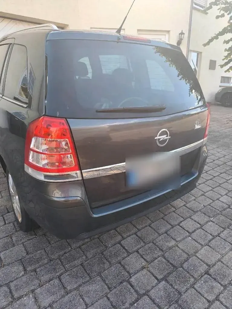 Gebraucht Opel Zafira Edition 140 PS (102 kW) 2010 Grau Van / Kleinbus