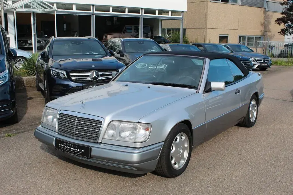 Gebraucht Mercedes E220 150 PS (110 kW) 1994 Silber Cabrio