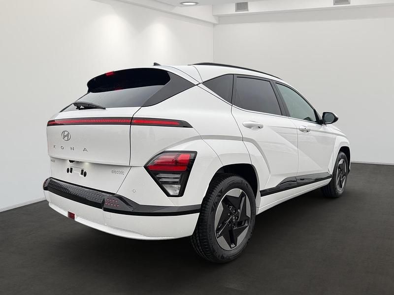 Gebraucht Hyundai Kona Trend 114 kW (156 PS) 2024 Purple (atlas white / sol) SUV