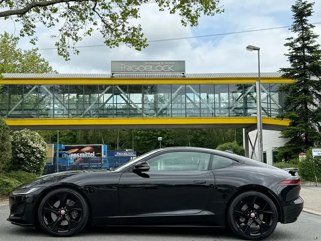 Gebraucht Jaguar F-Type R-Dynamic 300 PS (220 kW) 2021 Schwarz Coupé