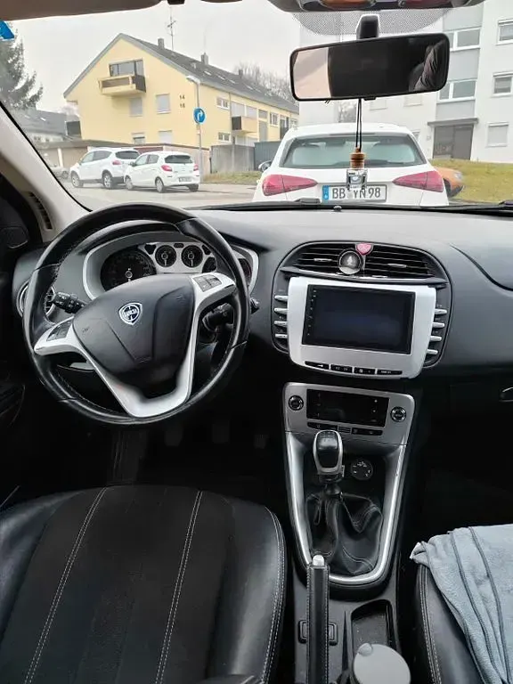 Usata Lancia Delta Silver 140 CV (102 kW) 2011 Grigio Utilitaria