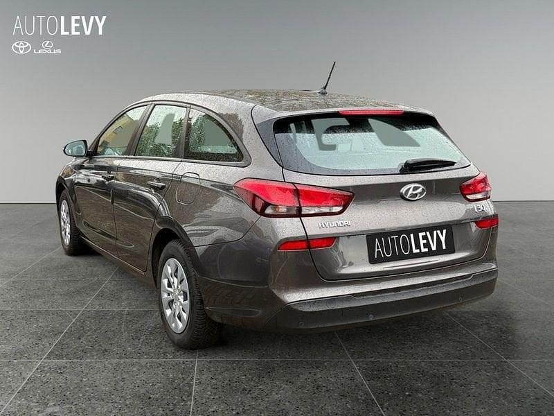 Gebraucht Hyundai i30 Select 101 PS (74 kW) 2018 Grau Kombi