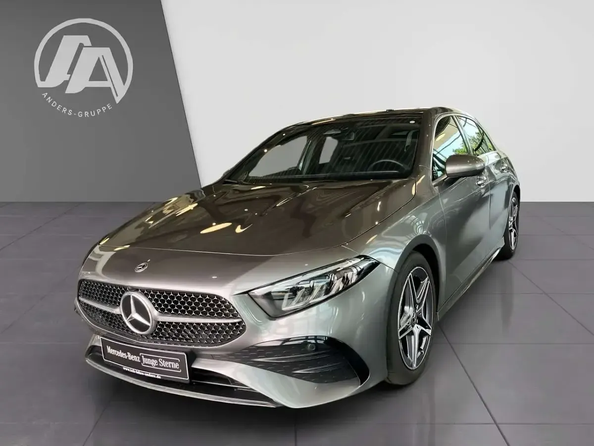 Gebraucht Mercedes A200 AMG 150 PS (110 kW) 2025 Mountaingrau Limousine
