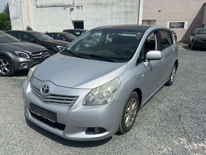 Silber Gebraucht 2011 Toyota Verso Life Van / Kleinbus | 2.990 € (Fairer Preis) - Bild 1/4