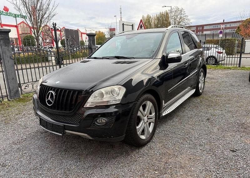 Gebraucht Mercedes ML350 231 PS (169 kW) 2010 Schwarz SUV