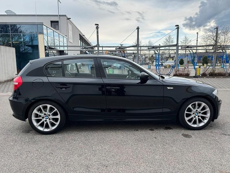 Gebraucht BMW 116 122 PS (89 kW) 2008 Schwarz Kleinwagen